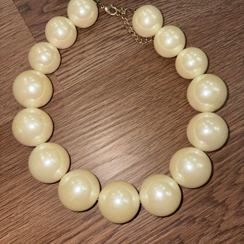 Vintage very chunky large Cream pearl necklace with gold clasp